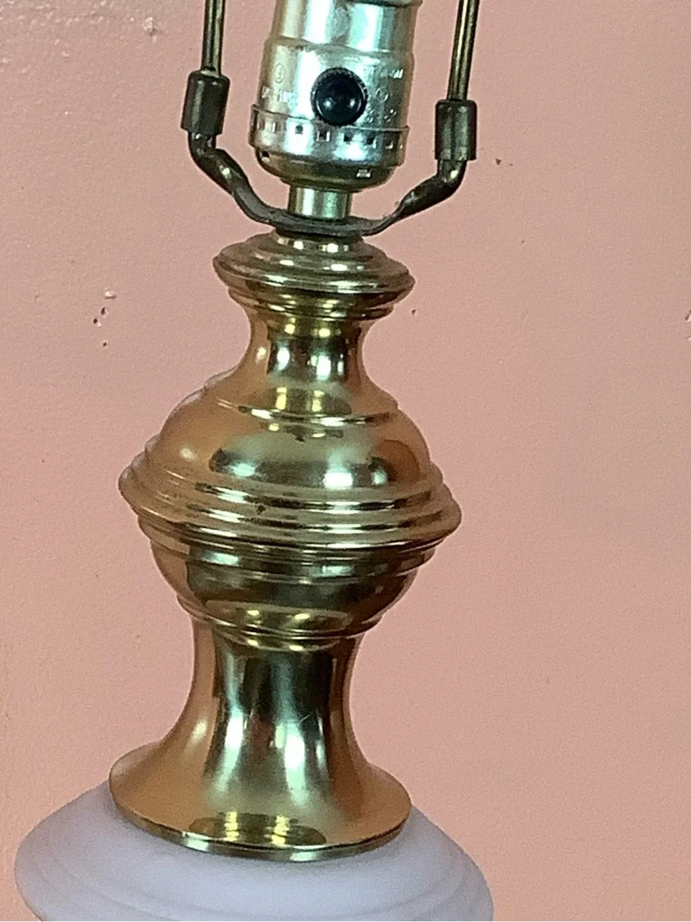 Vintage Pink Jasperware Style Table Lamp Brass Base White Bird Floral Relief 25